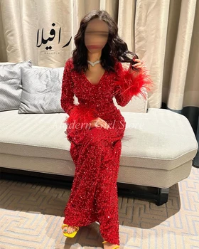 Undinė Raudonos Aksomo Blizgančiais Vakaro Suknelės Ilgomis Rankovėmis V-Kaklo Plunksnos Grindų Ilgis Saudo Arabijos Moterys Vakare Šalis Suknelė